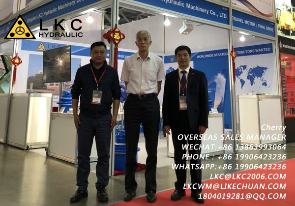 President Qi visited the LKC Hydraulic booth during the bauma CTT Russia.