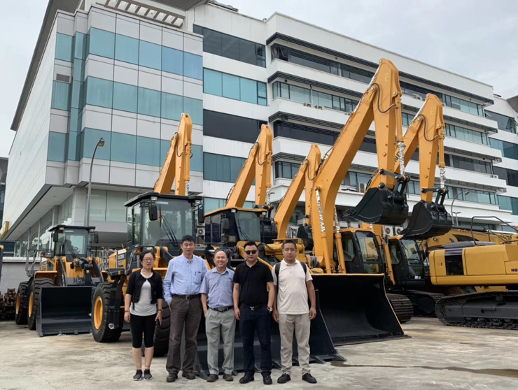General Manager of LKC Hydraulic Machinery Co., Ltd. and his team visited important customers in Malaysia.